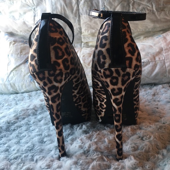NWOT Qupid Leopard Print High Heels - Picture 7 of 8
